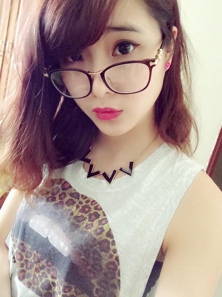小学生的坤坤放到女生的坤里